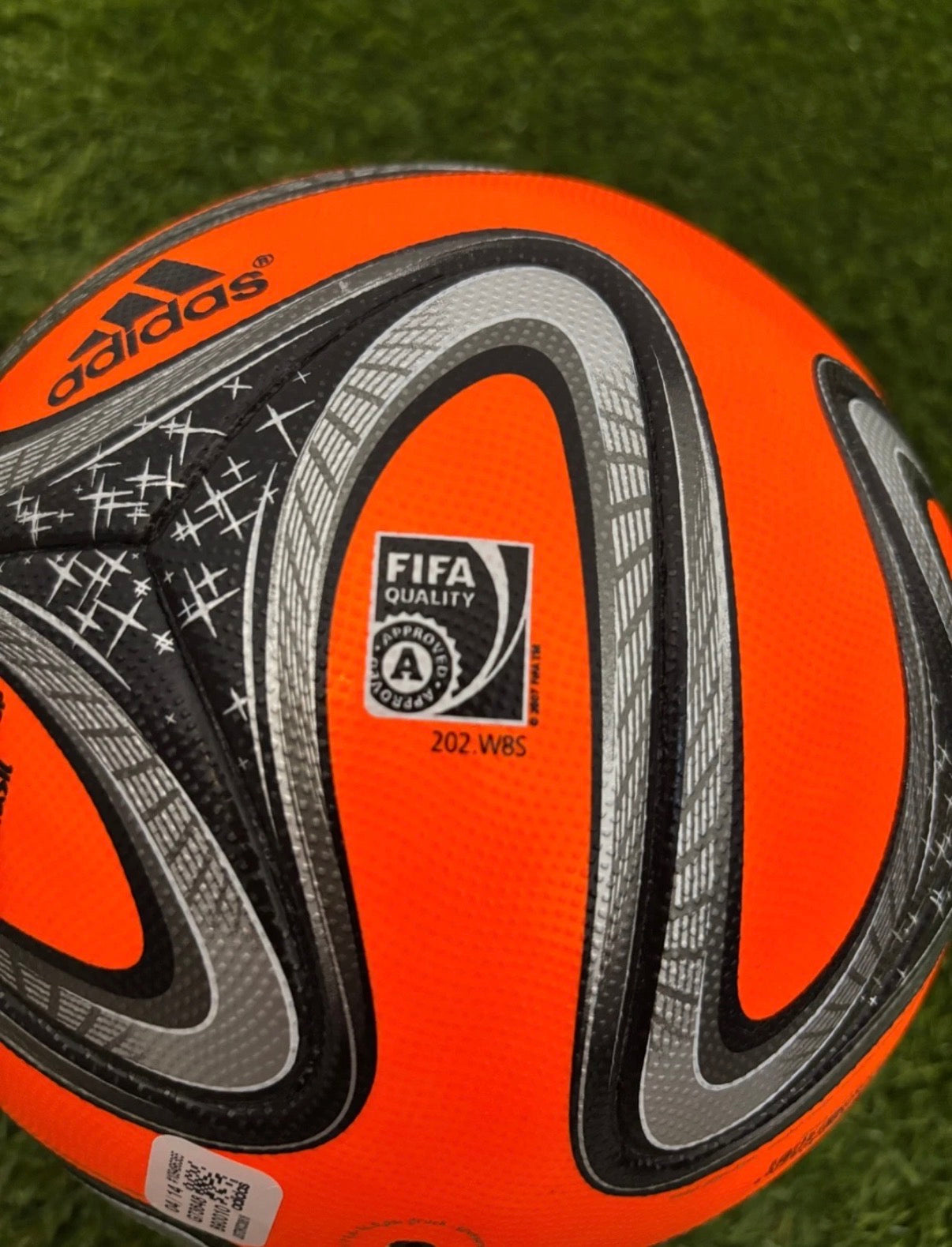 brazuca OMB Winter powerorange WM 2014